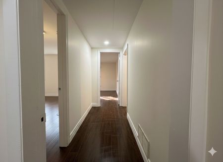 For Lease - 242 Fairglen Avenue, Toronto, Ontario - Photo 4