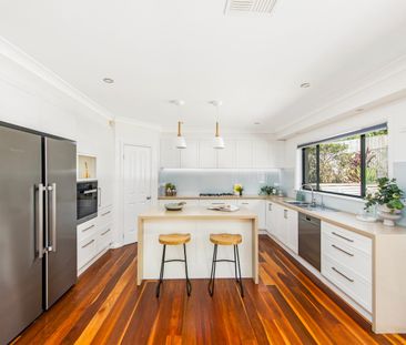 Impressive family home on 1560 sqm block - Photo 3