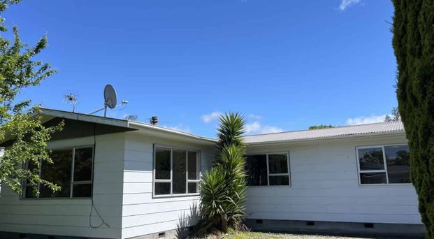 MASTERTON - 3 BEDROOMS - Photo 1