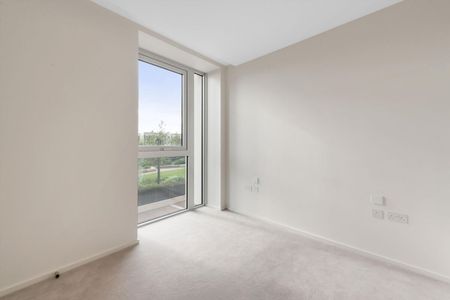 Modern 3-bedroom apartment with access to a private clubhouse, which includes a gym, pool, spa, sauna, steam room, and a stylish lounge. - Photo 5