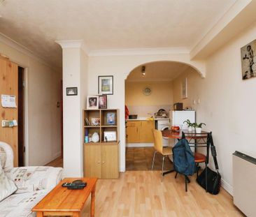1 bedroom flat to rent - Photo 2