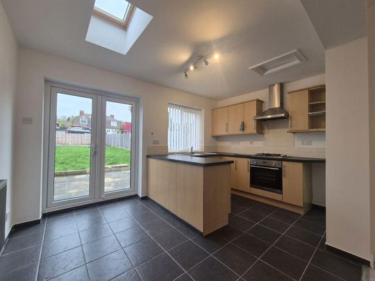 3 bedroom terraced house to rent - Photo 1