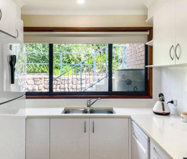 Beachside Bliss: 2-Bedroom Unit with Garage in Surf Beach! - Photo 2