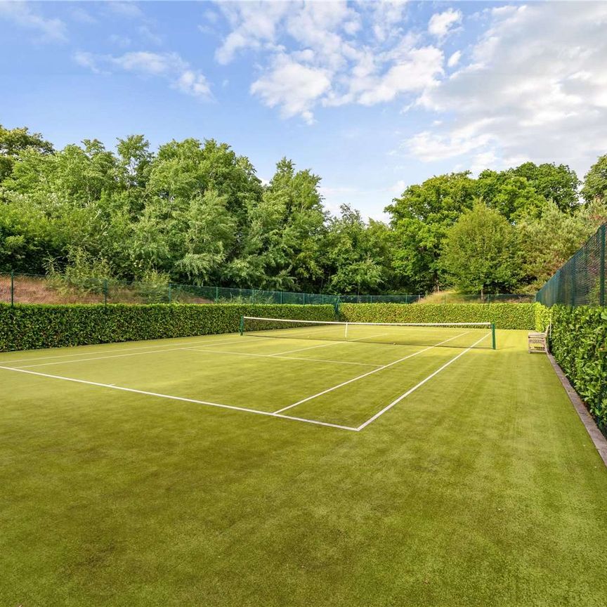 A superb penthouse apartment in Sunningdale. - Photo 1