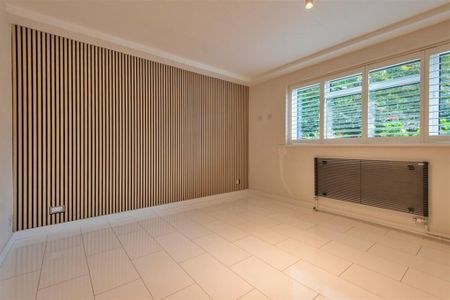 3 bedroom flat to rent - Photo 4