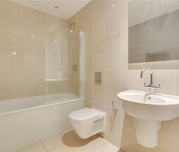 3 bedroom flat to rent - Photo 5