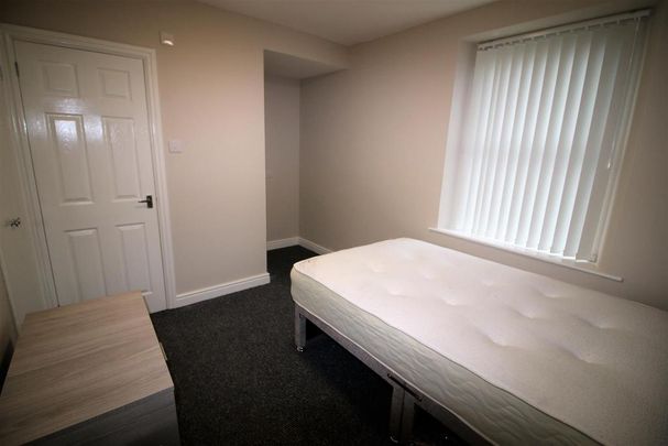 5 bedroom private hall to rent - Photo 1