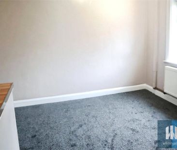 2 bedroom end of terrace house to rent - Photo 2