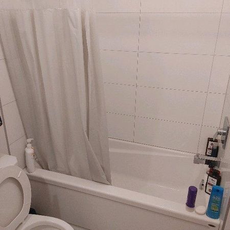 Beau grand 3 1/2 à louer (wifi+Laveuse/sécheuse) - Photo 3