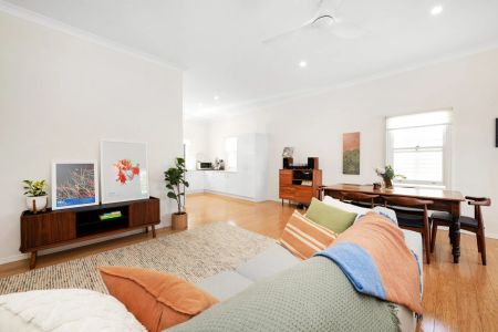 Charming Home in a Prime Greenslopes Location - Photo 2