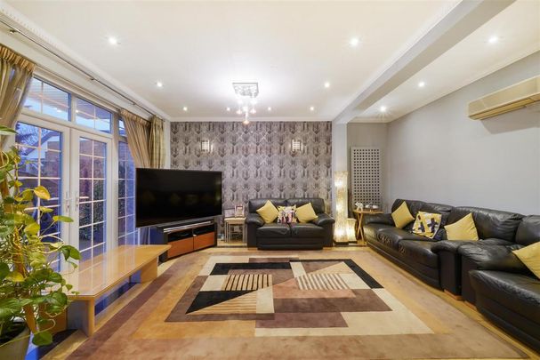 5 bedroom detached bungalow to rent - Photo 1