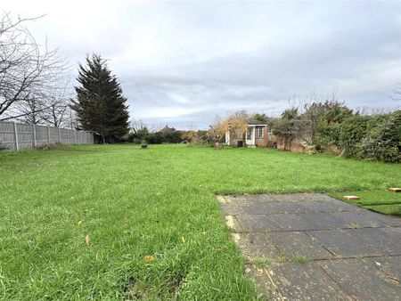 4 bedroom detached bungalow to rent - Photo 2