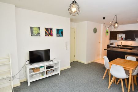 2 Bed Flat, High Street, M4 - Photo 4