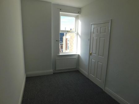 3 bedroom flat to rent - Photo 3