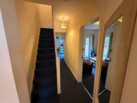 Milton Road, SO15 - Photo 2