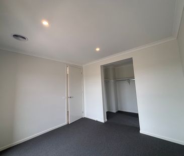 Modern 3-Bedroom Family Home with 2 Bathrooms and Garage - Photo 4