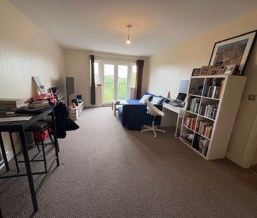 Price £1,350 pcm - Available 20/12/2025 - Unfurnished - Photo 1