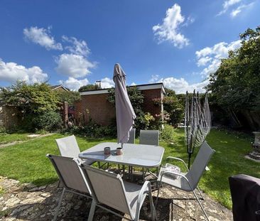 4 bedroom detached house to rent - Photo 2