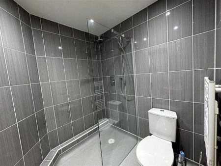 2 bedroom flat to rent - Photo 4