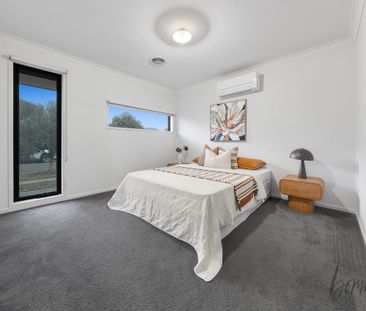 Spacious Family Living in Prime Mickleham Location - Photo 6