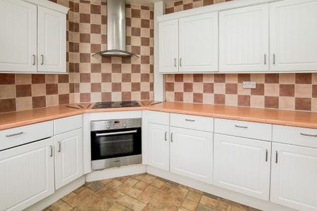 3 bedroom semi-detached house to rent - Photo 3