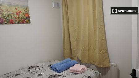 3-bedroom apartment for rent in East Wall, Dublin - Photo 2