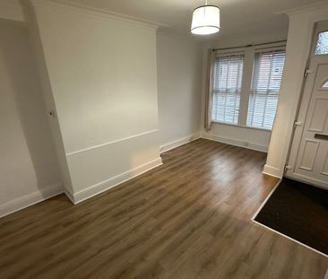 2 Bed Terraced House, Woodlea Mount, LS11 - Photo 2