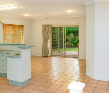 FAMILY HOME IN DESIRED SUBURB! - Photo 4