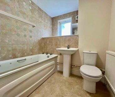 Langton Grove, Northwood, HA6 - Photo 3