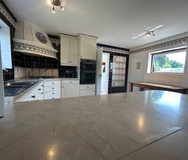 4 bedroom House in Cranbourne Chase, Winkfield, Windsor - Photo 6