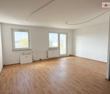 Geräumige, sanierte 3-Raum-Wohnung mit Balkon im Wohngebiet - Annab... - Photo 1