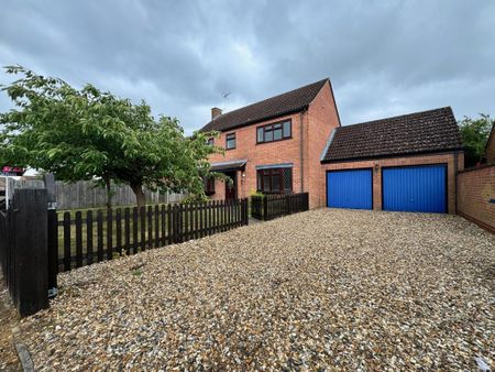 3 bedroom detached house to rent - Photo 5