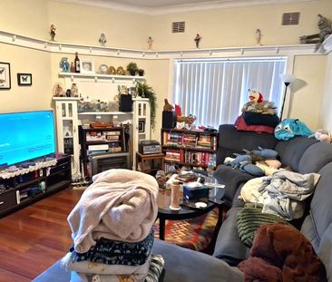 SPACIOUS BRICK HOUSE IN PRIME LOCATION - Photo 1