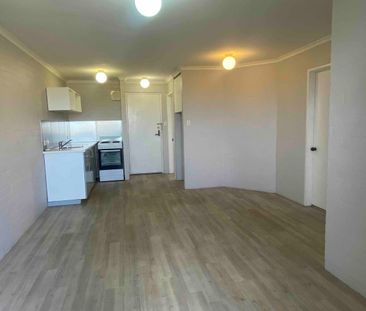 Cosy Two Bedroom Apartment - Photo 6