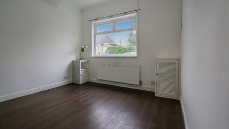 3 bedroom end of terrace house to rent - Photo 4