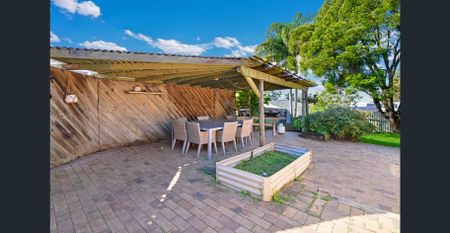 3 Bedroom House in Benowa - Photo 4