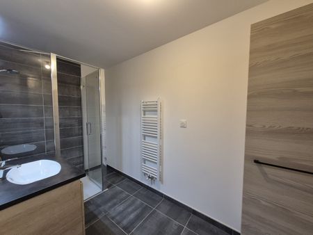 Location Appartement 3 pièces 96m² ST OMER 62500 - Photo 4
