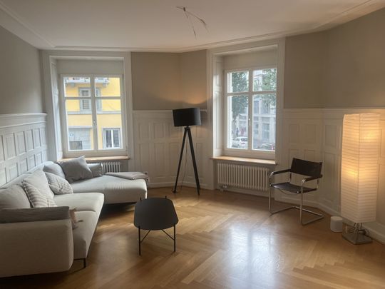 Zentrale gemütliche 3.5 Zimmer Altbauwohnung in Zürich - Photo 1