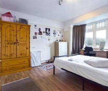 4 bedroom semi-detached house to rent - Photo 5