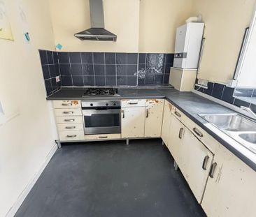 3 bedroom flat to rent - Photo 4