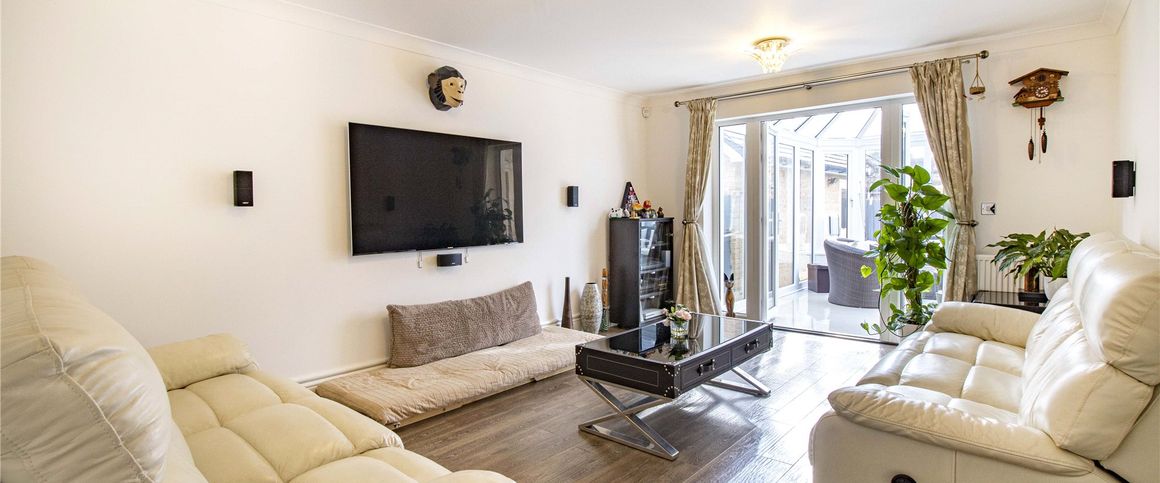 Collins Drive, Reading Collins Drive, Reading - Photo 1