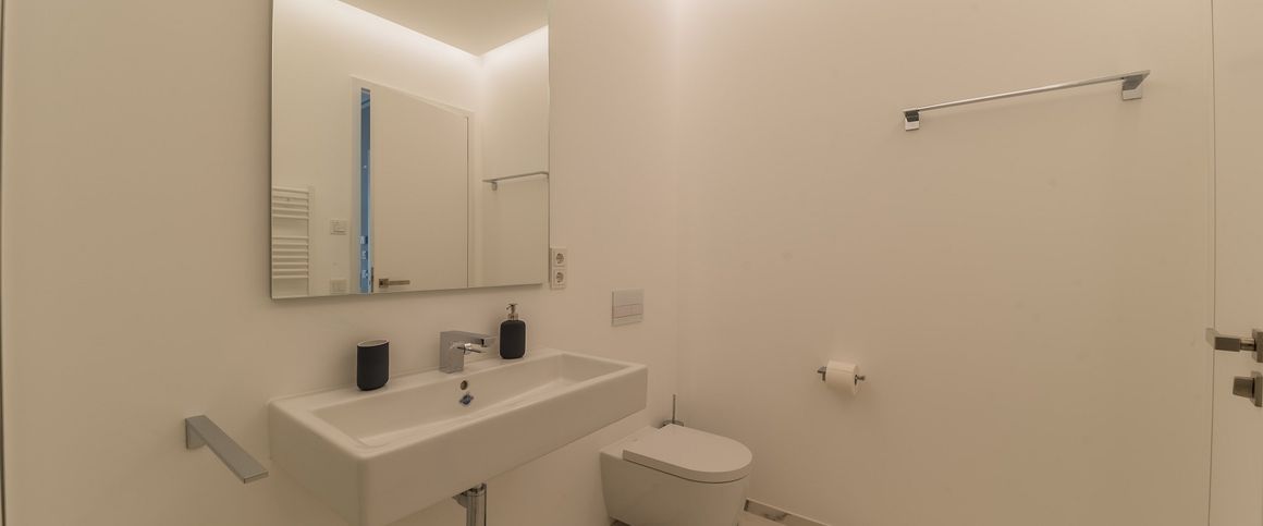 City-Residence: Frankfurt City: Exklusive 2-Zimmer-Wohnung mit Balkon und Tiefgaragenplatz - Foto 1