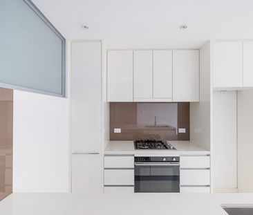 Modern one-bedroom + study in prime Lane Cove position - Photo 4