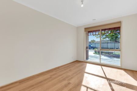 Refurbished Family Home in Central Hoppers! - Photo 5