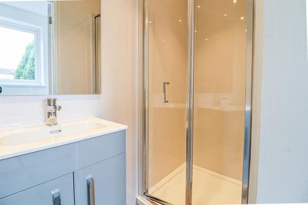 1 bedroom in a house share to rent - Photo 5