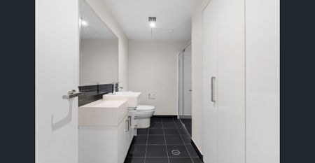 SPACIOUS 2 BED APARTMENT IN KANGAROO POINT - Photo 2