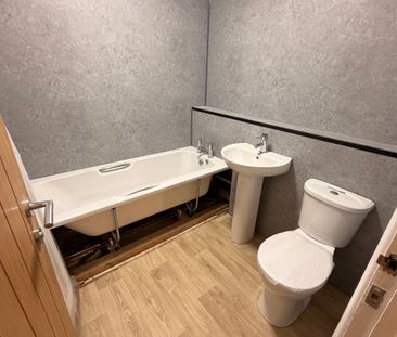 CMK - GROUND FLOOR MAISONETTE with GARDEN - 1 BEDROOM - Photo 3