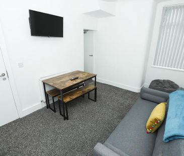 5 bedroom terraced house to rent - Photo 1