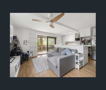 Modern Jetty Apartment in a Prime Lifestyle Location - Photo 2