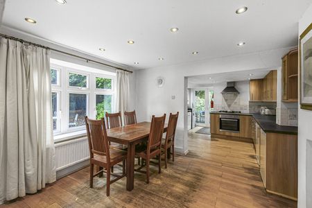 Harvest Road, Englefield Green, Egham, Surrey, TW20 0QS - Photo 4